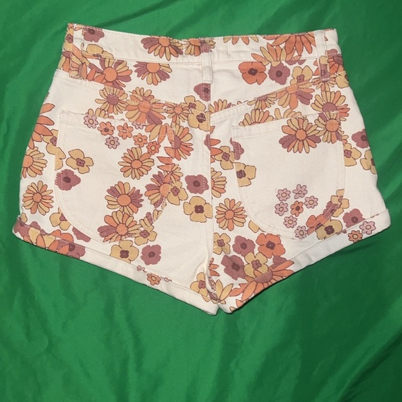 We The Free High Waist Cream and Orange Floral Shorts size 26 - Picture 7 of 8